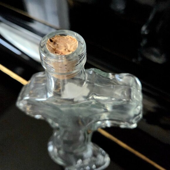 Italy country boot shaped clear glass empty bottle. Collectible wine bottle. - Picture 5 of 8